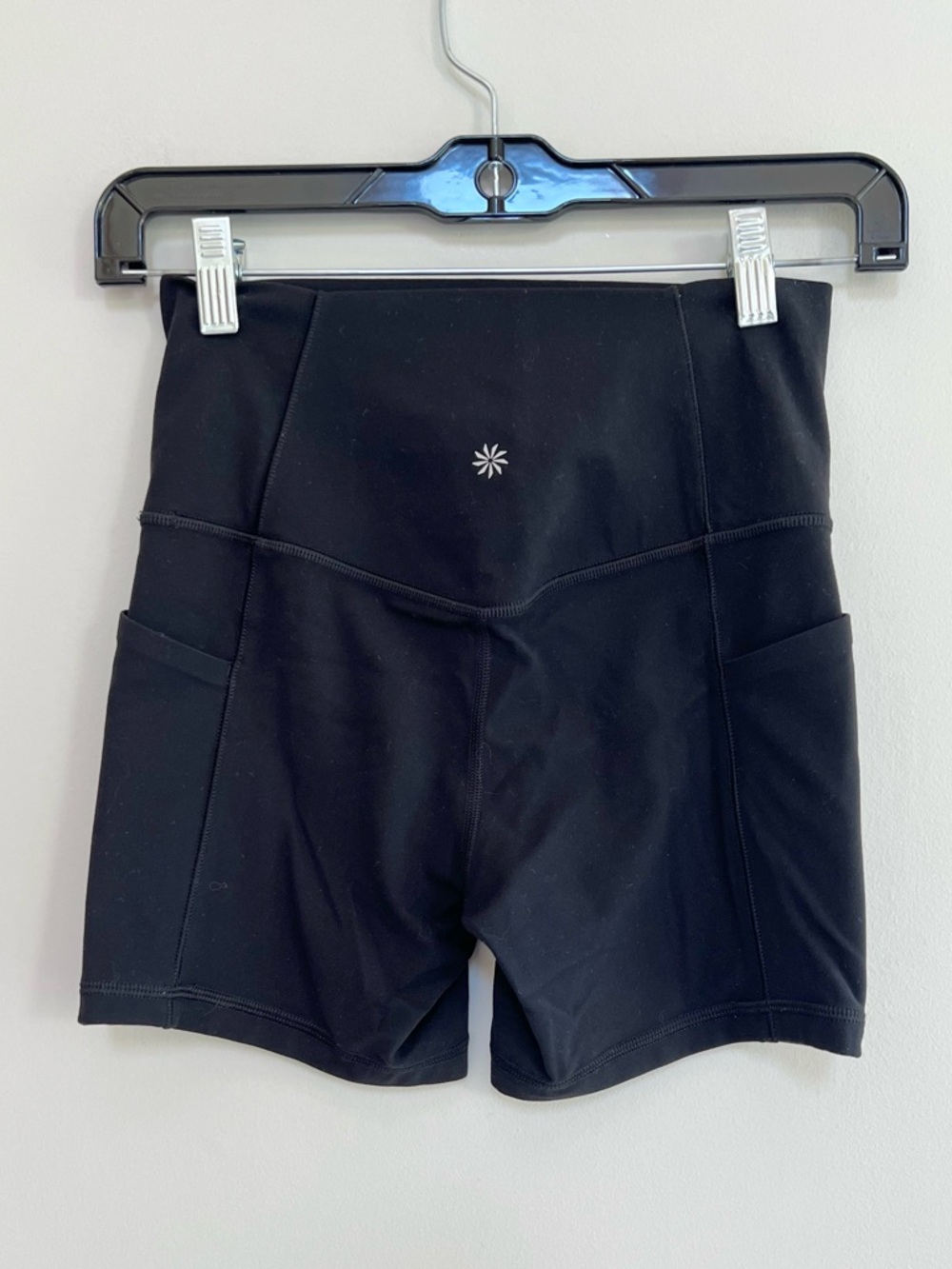 Athleta Salutation Stash High Rise 5" Athleta Bike Shorts in Black, size XS - Picture 3 of 12